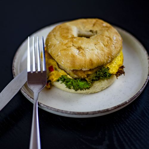 Cristal bagel s vajíčkem a slaninou