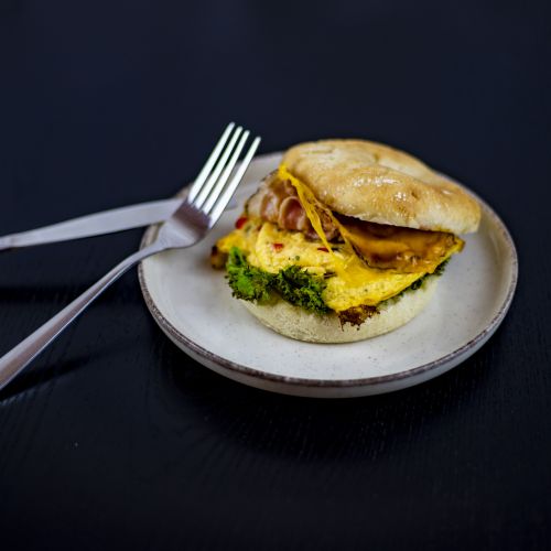 Cristal bagel s vajíčkem a slaninou