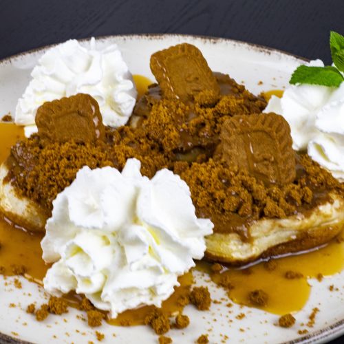 Lotuskové lívance s karamelem a šlehačkou